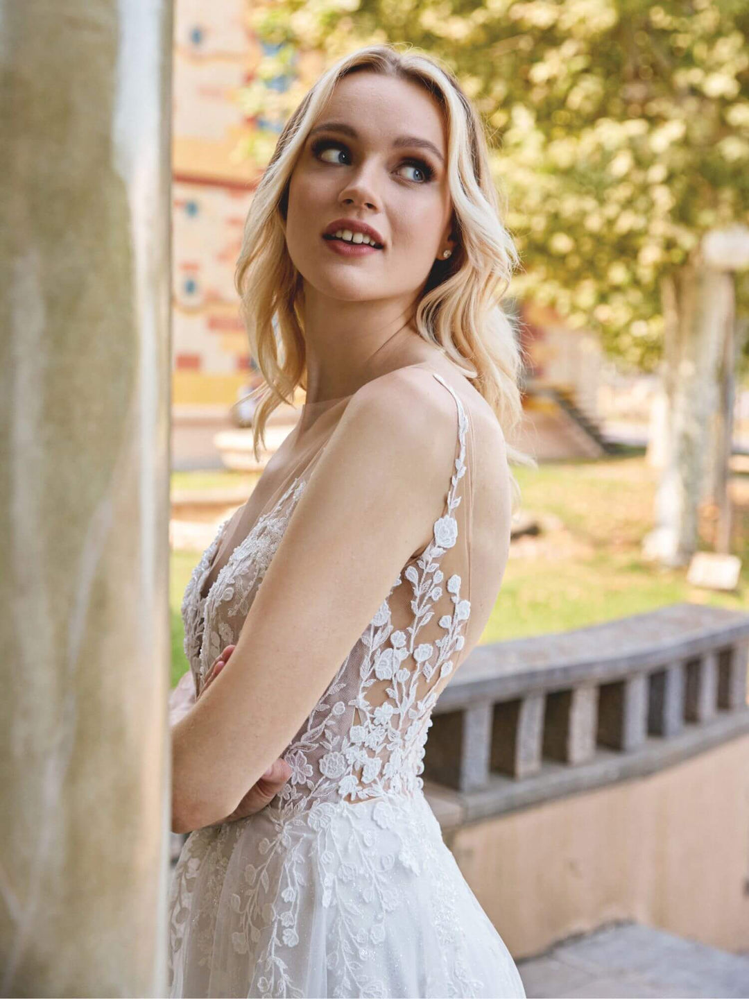 Elegant A-line brudekjole med sweetheart-udskæring og dyb ryg – brudekjoler Sjælland fra One & Only Allerød