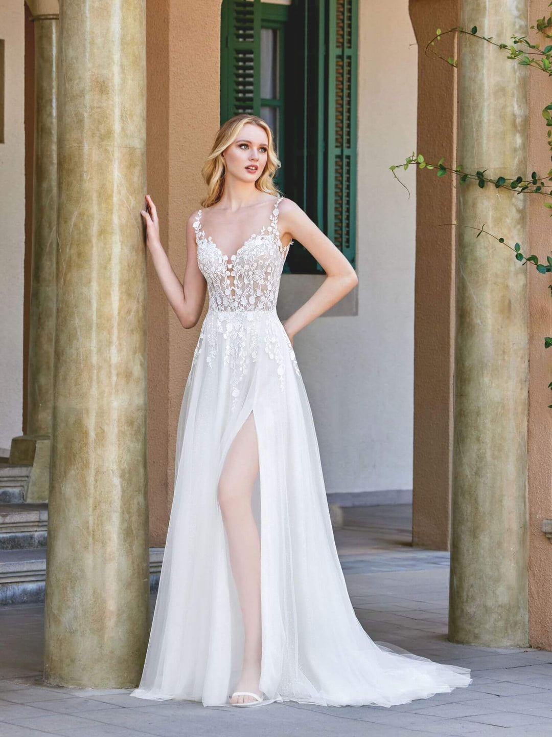 Elegant A-line brudekjole med sweetheart-udskæring og dyb ryg – brudekjoler Sjælland fra One & Only Allerød