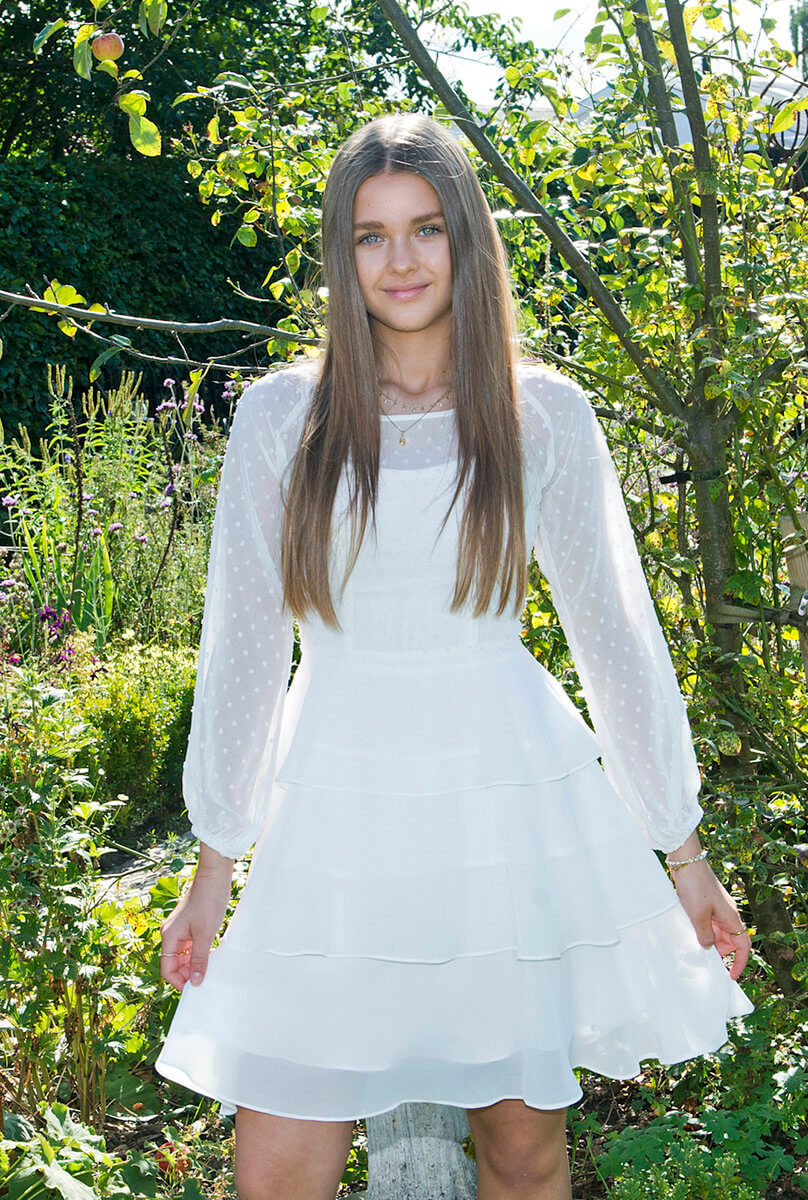 Konfirmationskjole Lotus – Enkel elegance