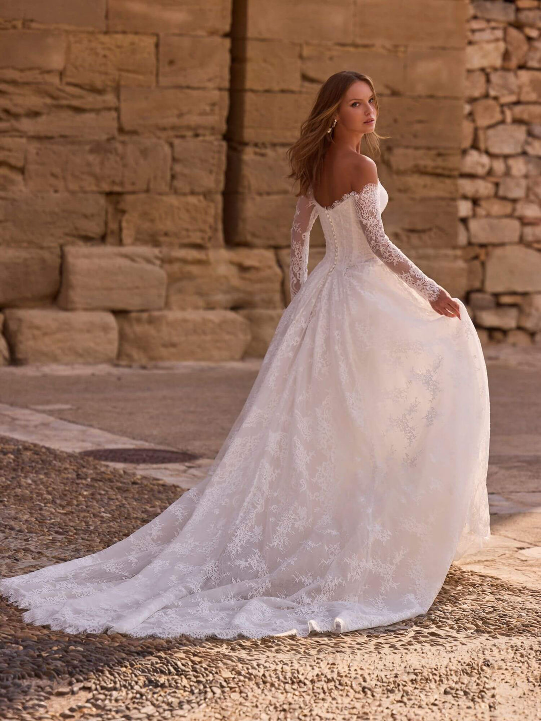 Hvad koster en brudekjole? Prisguide og gode råd inden du køber