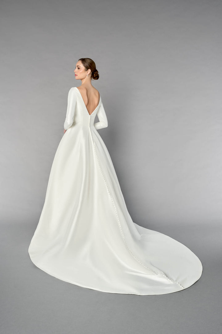 Elowen - mikado brudekjole med lange ærmer og A-line skørt