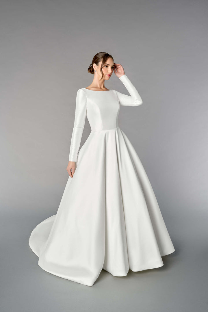 Elowen - mikado brudekjole med lange ærmer og A-line skørt