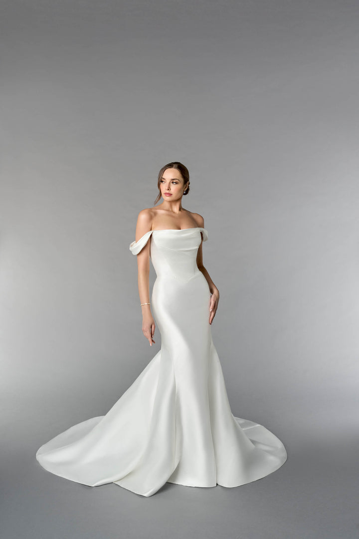 Leonora - Fit & Flare brudekjole med off shoulder udskæring