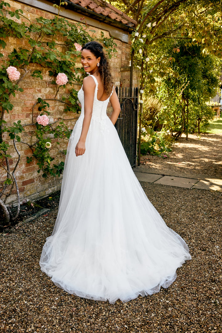 Isabella – Romantisk Glitter Tyl Brudekjole med 3D Blomster og Basque Talje