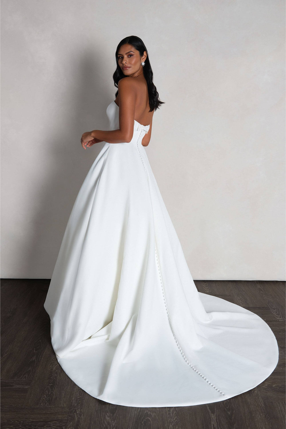 Brudekjole fra Rings Collection – model 55136 – front – One & Only Allerød