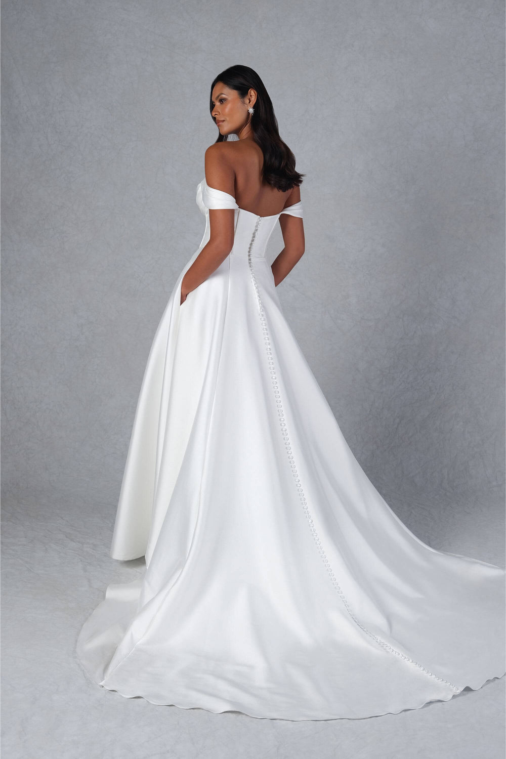 Brudekjole fra Rings Collection – model 55180 – ryg – One & Only Allerød