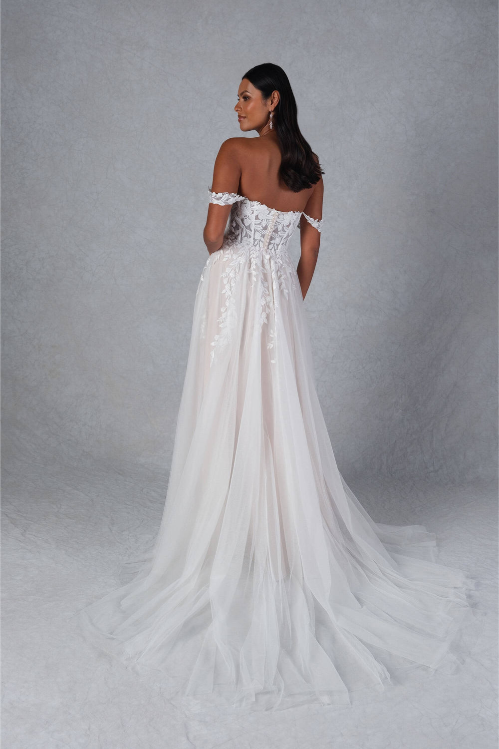 Brudekjole fra Rings Collection – model 55188 – ryg – One & Only Allerød