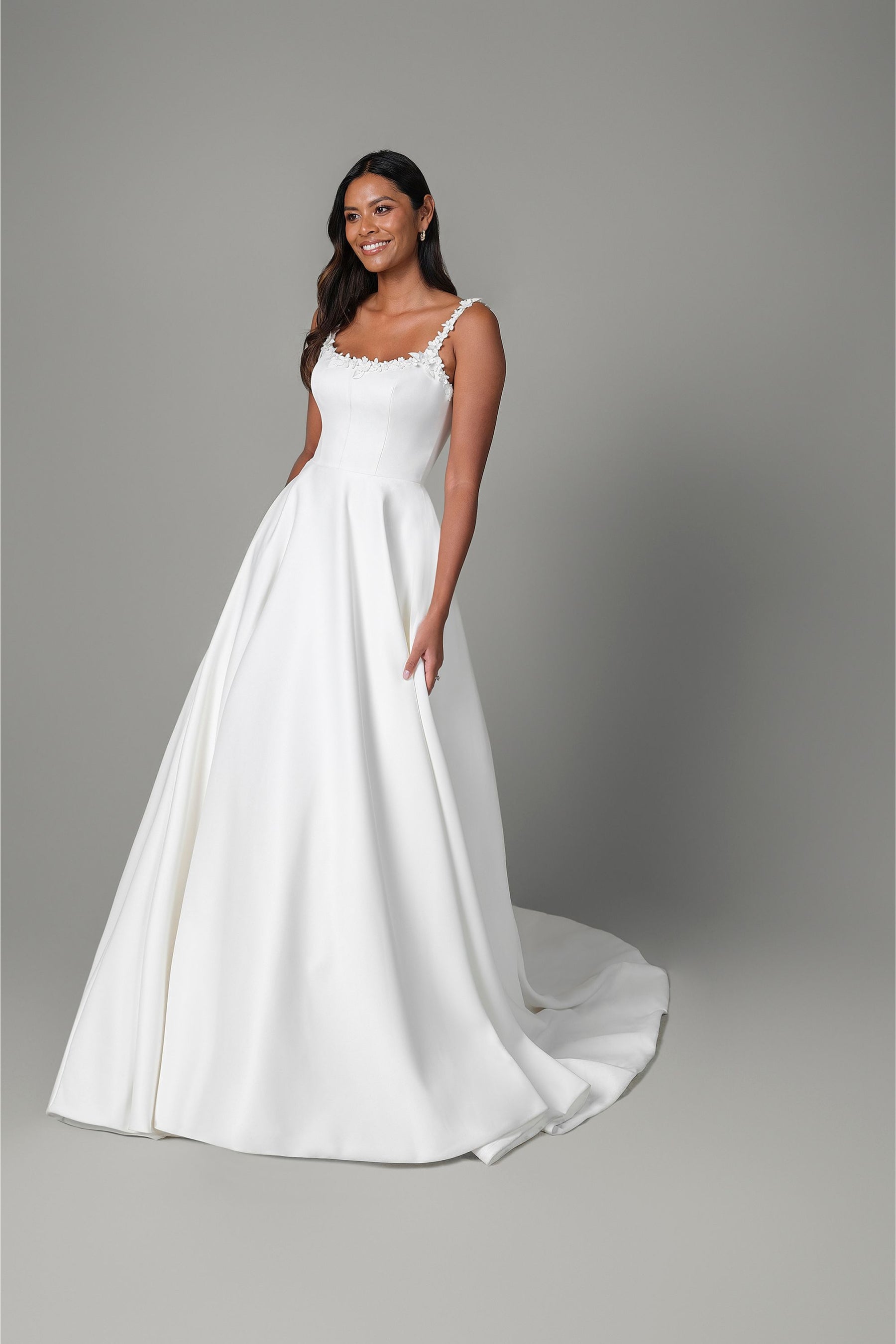 Ball Gown brudekjole i satin med 3D-blomster – Rings Collection – One & Only