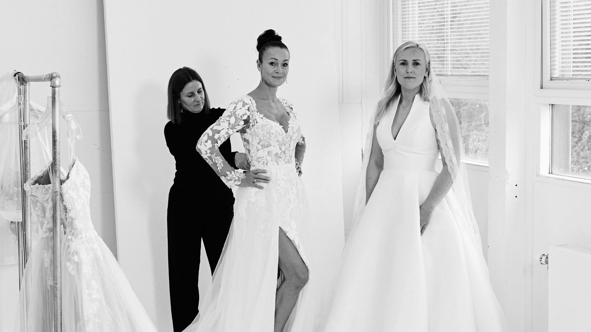 Elegante brudekjoler fra One & Only i Allerød – unikke designs til bryllup og den store dag.