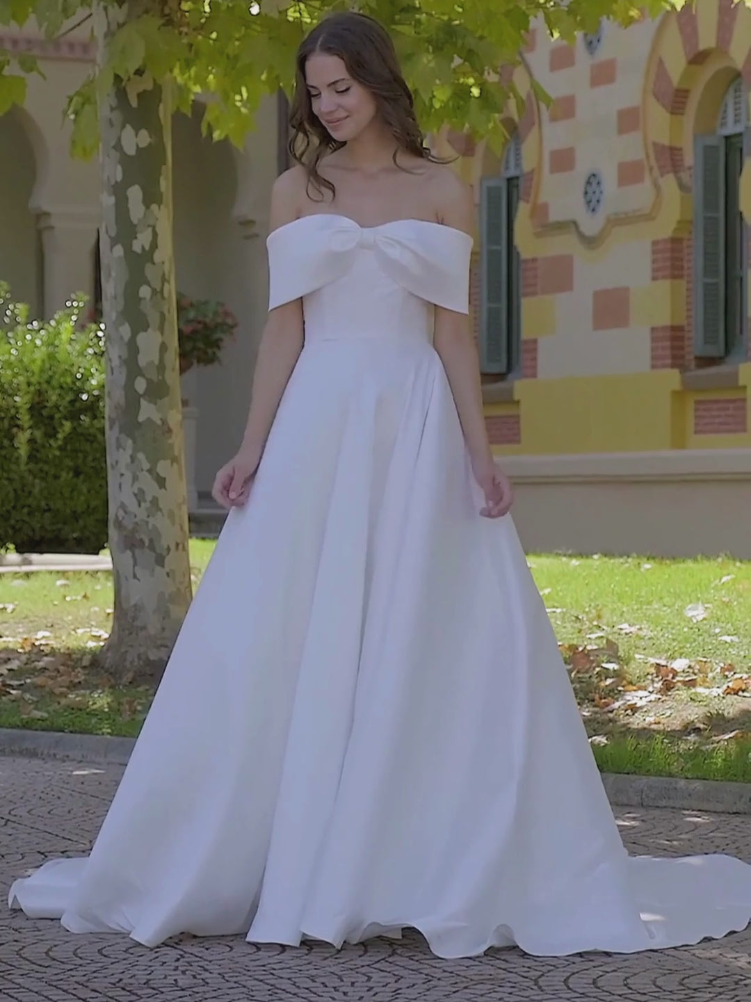 Elegant A-line brudekjole i Stretch Mikado med off-shoulder halsudskæring og sløjfedetalje