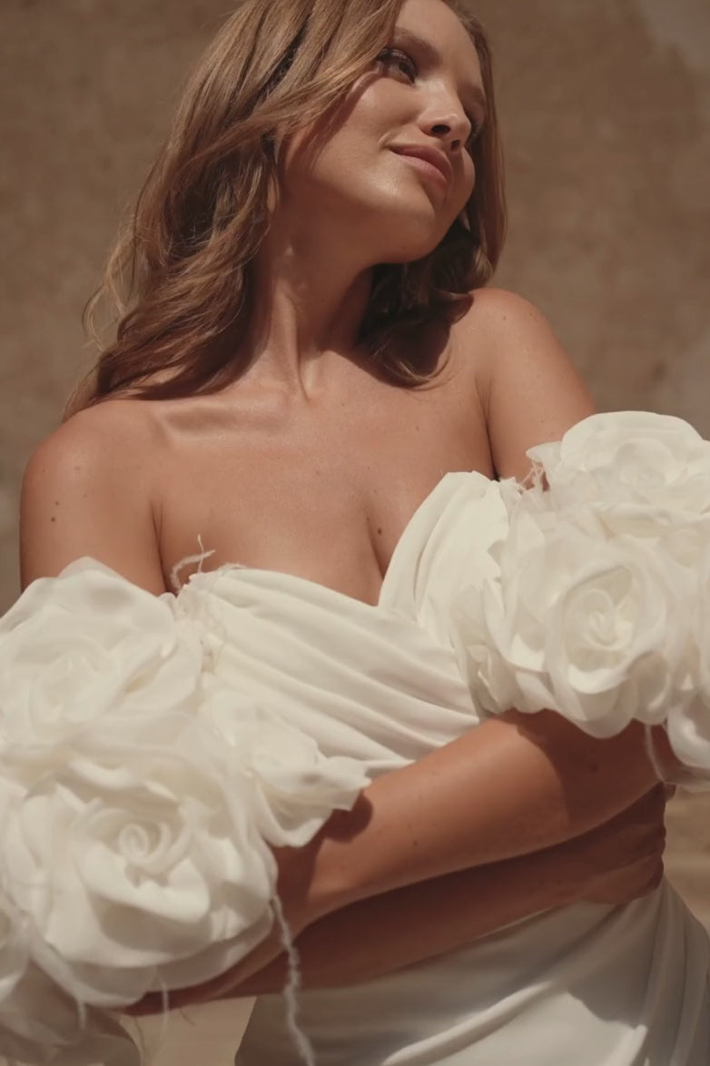 Elegant Fit &amp; Flare wedding dress with a defined waist and timeless design