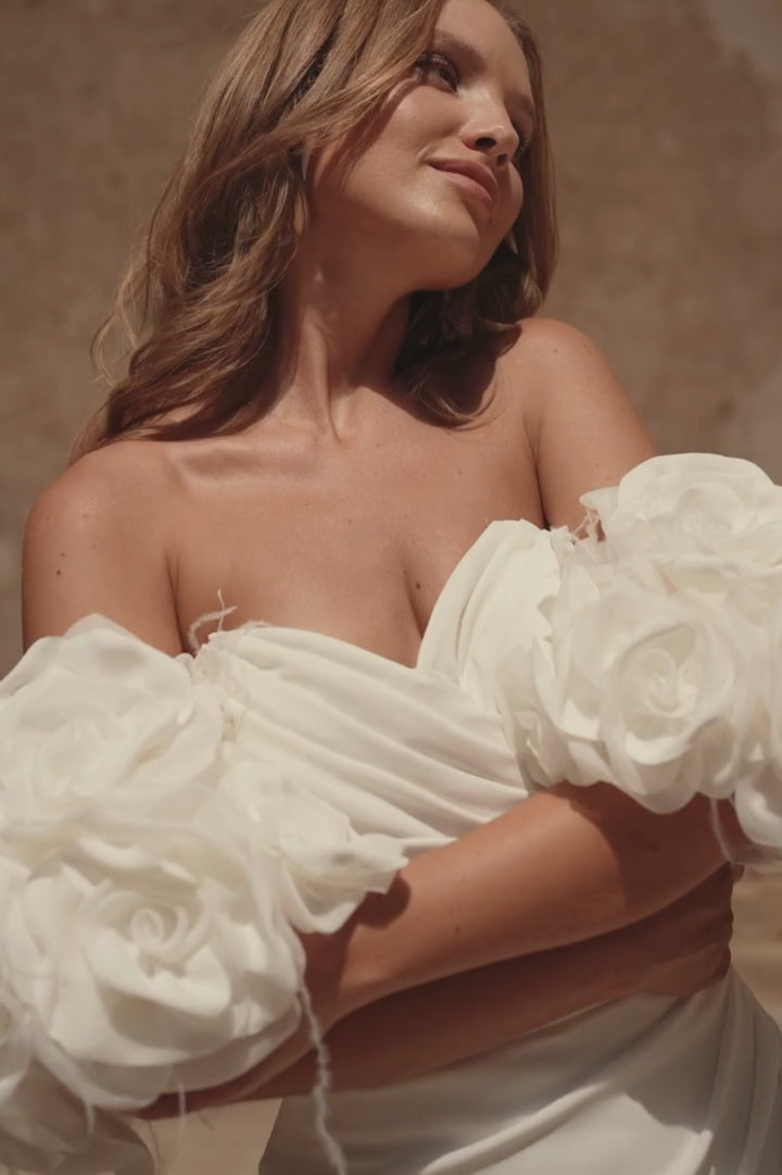 Elegant Fit &amp; Flare wedding dress with a defined waist and timeless design