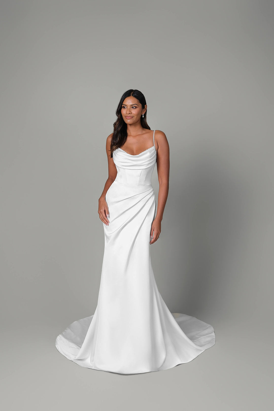 Rings Charlotte Fit & Flare brudekjole i blød charmeuse med perlepyntet cowl-udskæring og slids, model 55211SD.