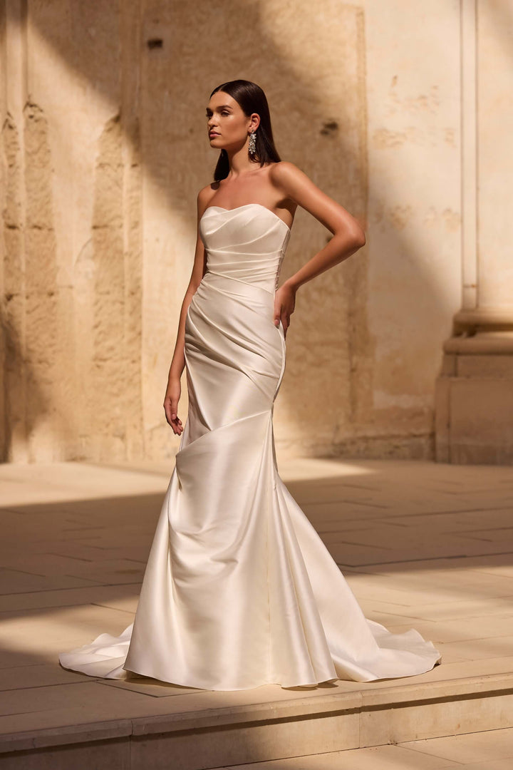Havana - Elegant Fit & Flare brudekjole i satin med draperet corsage