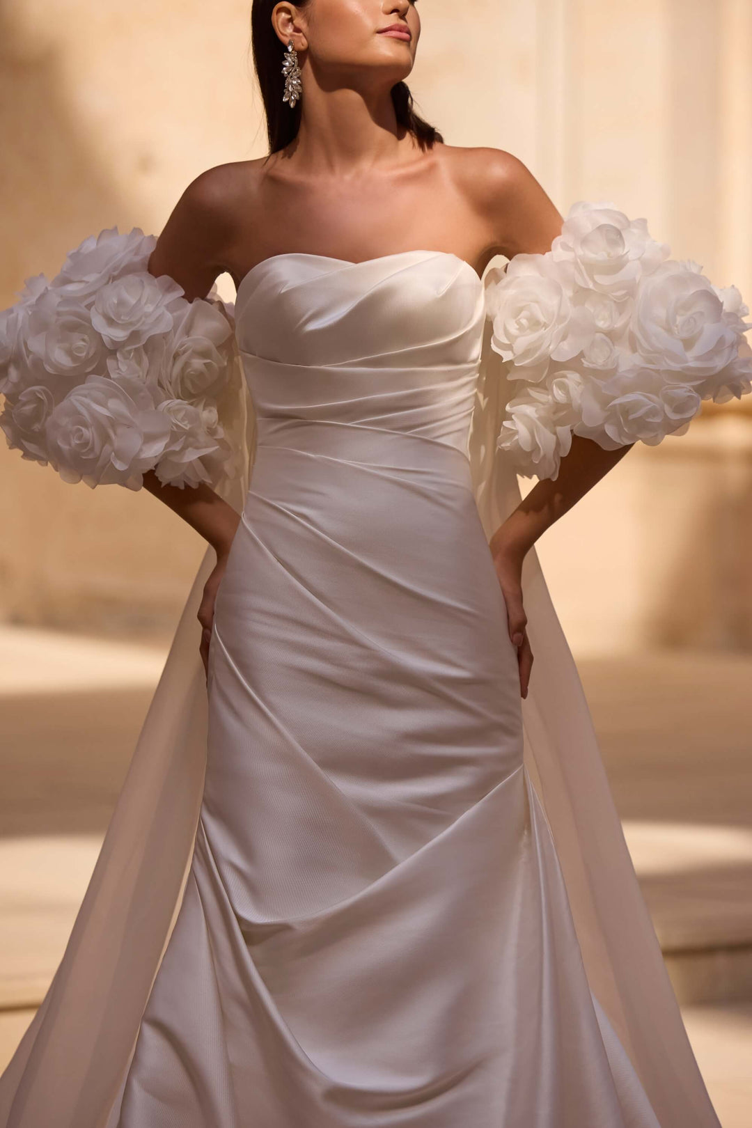 Havana - Elegant Fit & Flare brudekjole i satin med draperet corsage